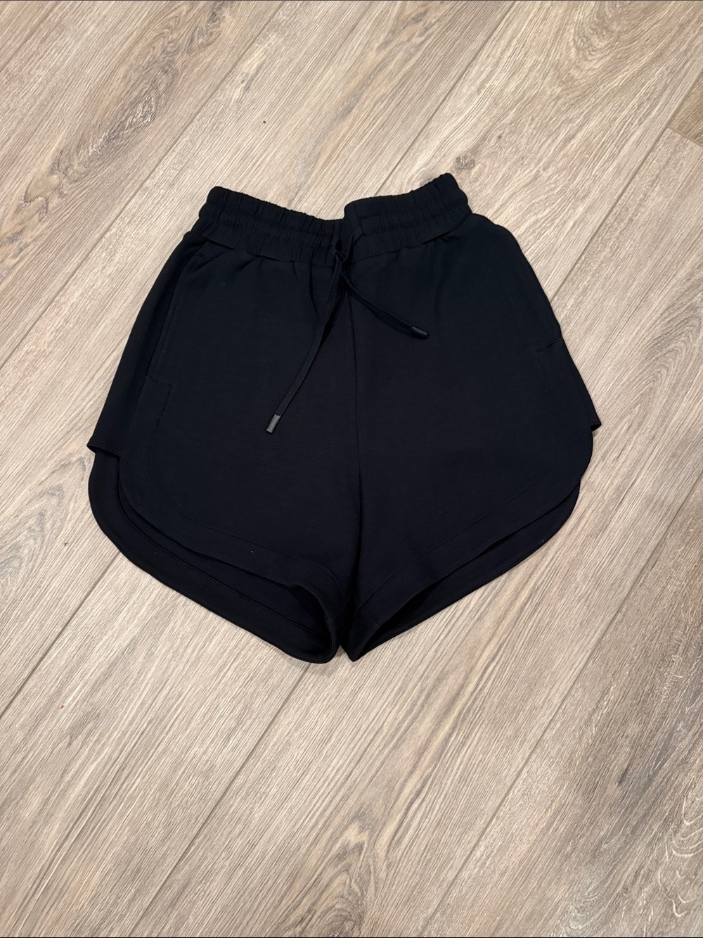 Varley (Never Worn) Athletic Drawstring Shorts w/ Pockets